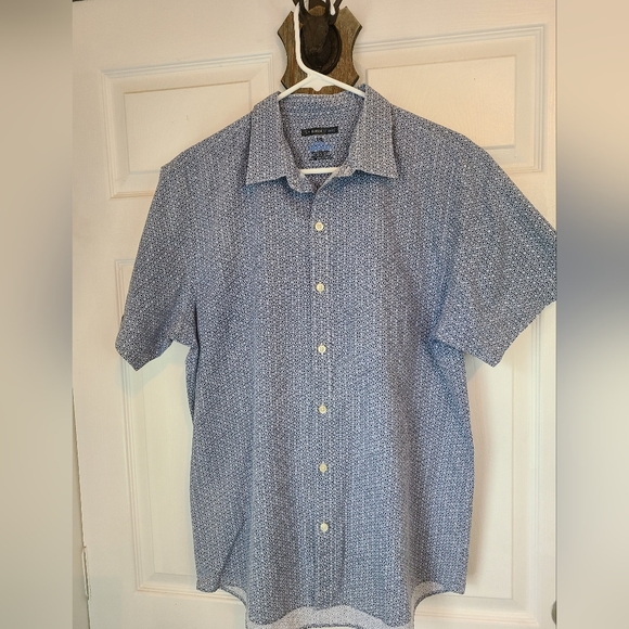 (632) Van Heusen Men's Short Sleeve Button Down Shirt, Size: Large Color: Blue - Picture 4 of 12